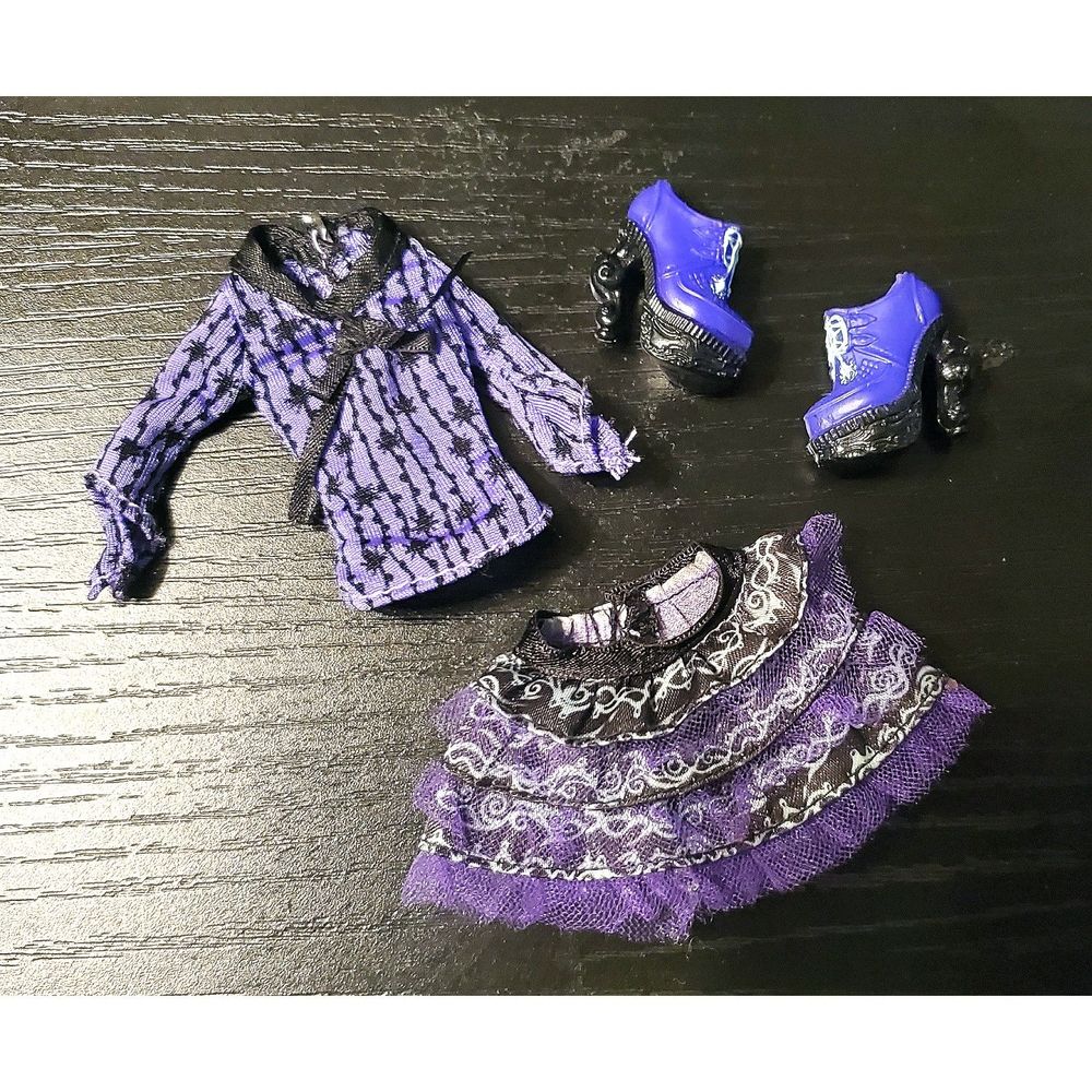 MONSTER HIGH Twyla Bogeyman 13 Wishes Outfit Pieces (Top, Skirt, & Shoes)